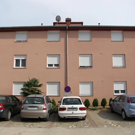 Apartment Aldo Pula